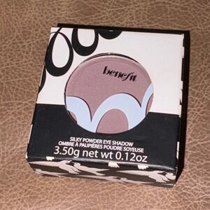 Benefit Silky Powder‎ Eye Shadow.Color guess again brown nude